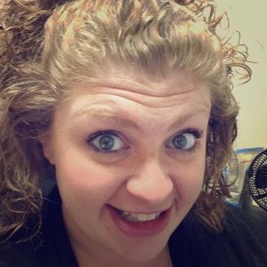 Meet your Posher, Lora